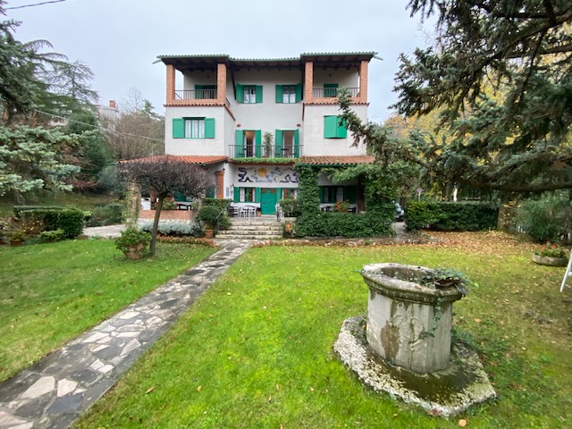 Villa Gruber Ansicht Garten Brunnen